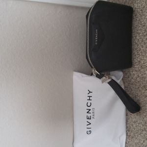 NEW Givenchy Antigona Wrislet